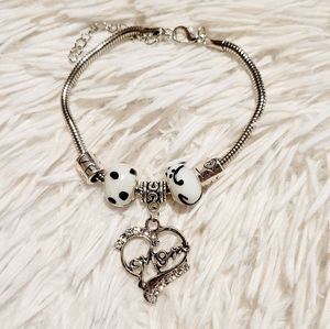 Beads bracelet with Mom charm